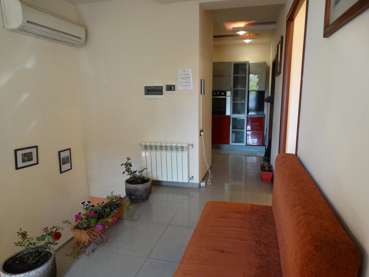 Destiny 1 Hostel Jerevan Exteriör bild