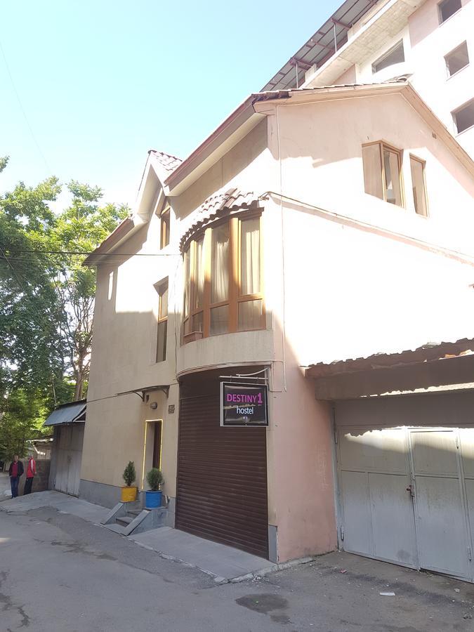 Destiny 1 Hostel Jerevan Exteriör bild